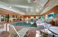 Swimming Pool 5 Holiday Inn Express MILWAUKEE N-BROWN DEER/MEQUON, an IHG Hotel