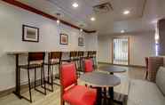 Restaurant 7 Holiday Inn Express MILWAUKEE N-BROWN DEER/MEQUON, an IHG Hotel