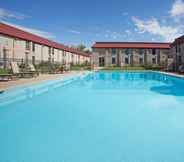 Swimming Pool 4 Holiday Inn CODY-AT BUFFALO BILL VILLAGE, an IHG Hotel