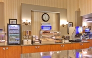 Restaurant 7 Holiday Inn Express & Suites ONTARIO AIRPORT-MILLS MALL, an IHG Hotel