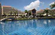 Kolam Renang 6 Crowne Plaza DANANG, an IHG Hotel