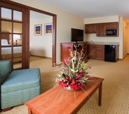 Common Space 5 Holiday Inn Express SHEBOYGAN-KOHLER (I-43), an IHG Hotel