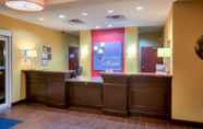 Lobi 3 Holiday Inn Express & Suites ELK CITY, an IHG Hotel