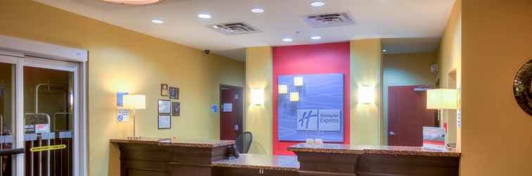 Lobby Holiday Inn Express & Suites ELK CITY, an IHG Hotel