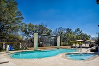 Swimming Pool Holiday Inn Express & Suites AUSTIN NW - ARBORETUM AREA, an IHG Hotel