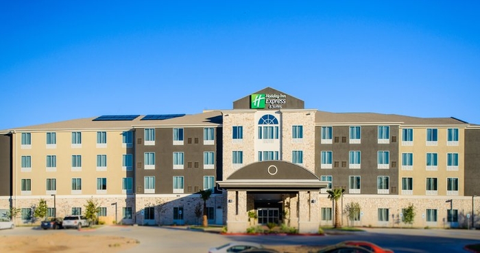 Exterior Holiday Inn Express & Suites AUSTIN NW - ARBORETUM AREA, an IHG Hotel