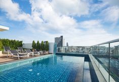 Swimming Pool 2 Holiday Inn Express PATTAYA CENTRAL by IHG, an IHG Hotel