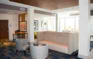 Lobby 4 Holiday Inn Express & Suites OSWEGO, an IHG Hotel