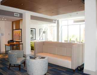 Lobby 2 Holiday Inn Express & Suites OSWEGO, an IHG Hotel