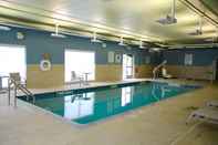 Swimming Pool Holiday Inn Express & Suites OSWEGO, an IHG Hotel