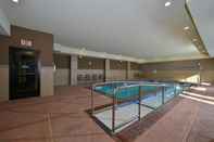 Kolam Renang Holiday Inn Express & Suites ALVA, an IHG Hotel