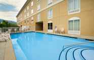 Swimming Pool 6 Holiday Inn Express & Suites CARYVILLE, an IHG Hotel