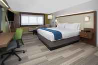 Bedroom Holiday Inn Express & Suites REDDING, an IHG Hotel