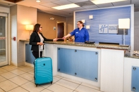 Lobby Holiday Inn Express & Suites CONCORD, an IHG Hotel