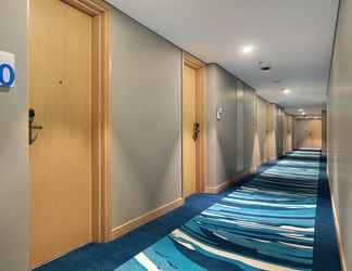 Lobi 2 Holiday Inn Express JAKARTA WAHID HASYIM, an IHG Hotel