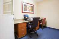 Functional Hall Candlewood Suites JACKSONVILLE