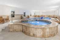 Swimming Pool Holiday Inn & Suites OKLAHOMA CITY NORTH, an IHG Hotel