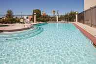 Swimming Pool Holiday Inn Express & Suites LAKE WORTH NW LOOP 820, an IHG Hotel