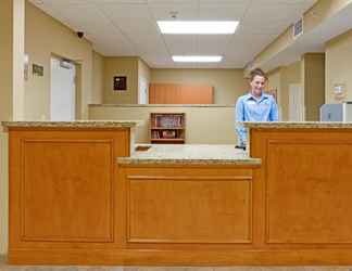 Lobby 2 Candlewood Suites HAZLETON