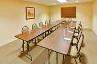 Functional Hall Candlewood Suites HAZLETON