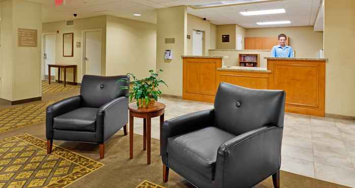 Lobby Candlewood Suites HAZLETON