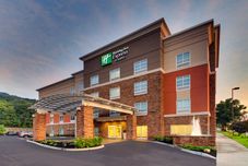 外部的 Holiday Inn Express & Suites ITHACA by IHG, an IHG Hotel