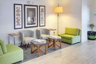 Lobi 4 Holiday Inn Express & Suites CHICKASHA, an IHG Hotel