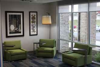 Lobi 4 Holiday Inn Express & Suites MILLEDGEVILLE, an IHG Hotel