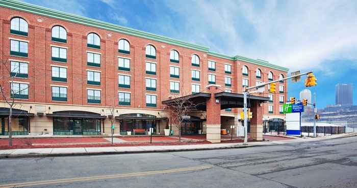 Exterior Holiday Inn Express & Suites PITTSBURGH-SOUTH SIDE, an IHG Hotel