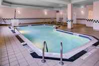 Swimming Pool Holiday Inn Express & Suites PITTSBURGH-SOUTH SIDE, an IHG Hotel