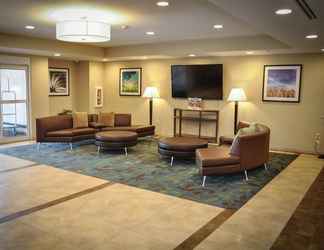 Lobby 2 Candlewood Suites COLUMBUS-NORTHEAST