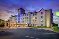 Bangunan Holiday Inn Express & Suites COON RAPIDS-BLAINE AREA, an IHG Hotel