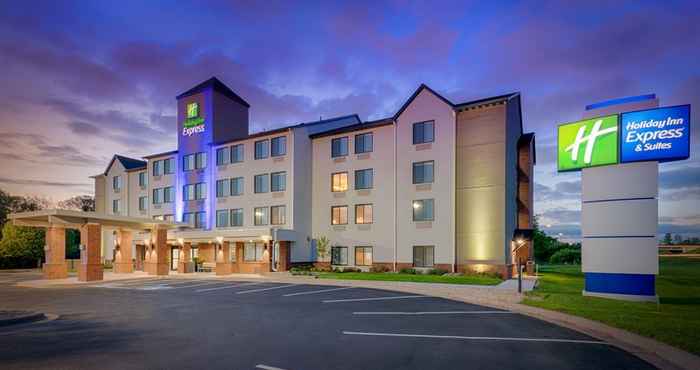 Exterior Holiday Inn Express & Suites COON RAPIDS-BLAINE AREA, an IHG Hotel