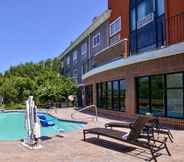 Swimming Pool 4 Holiday Inn Express & Suites ELGIN, an IHG Hotel