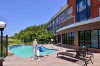 Swimming Pool Holiday Inn Express & Suites ELGIN, an IHG Hotel