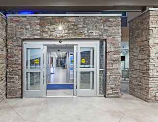 Lobby 2 Holiday Inn Express & Suites COFFEYVILLE, an IHG Hotel