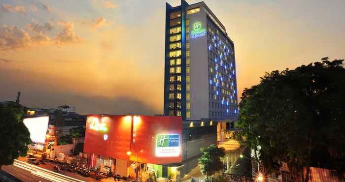 Bên ngoài Holiday Inn Express SURABAYA CENTERPOINT, an IHG Hotel