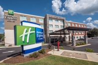 Exterior Holiday Inn Express & Suites COMMERCE, an IHG Hotel