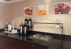 Bedroom 4 Holiday Inn Express & Suites MOUNTAIN VIEW SILICON VALLEY by IHG, an IHG Hotel