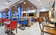 Restoran 5 Holiday Inn Express & Suites PAINESVILLE - CONCORD, an IHG Hotel