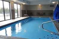Swimming Pool Holiday Inn Express KANSAS CITY - BONNER SPRINGS, an IHG Hotel