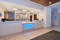 Lobby Holiday Inn Express & Suites CLEVELAND-RICHFIELD, an IHG Hotel