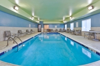 Swimming Pool Holiday Inn Express & Suites CLEVELAND-RICHFIELD, an IHG Hotel