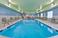 Swimming Pool Holiday Inn Express & Suites CLEVELAND-RICHFIELD, an IHG Hotel