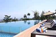 Hồ bơi InterContinental Hotels BANDUNG DAGO PAKAR, an IHG Hotel