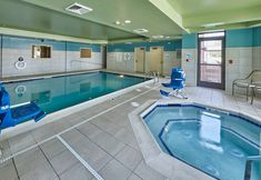 สระว่ายน้ำ 5 Holiday Inn Express & Suites MEDFORD-CENTRAL POINT by IHG, an IHG Hotel