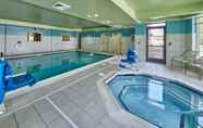 Swimming Pool 4 Holiday Inn Express & Suites MEDFORD-CENTRAL POINT, an IHG Hotel