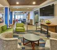 ล็อบบี้ 6 Holiday Inn Express & Suites MEDFORD-CENTRAL POINT, an IHG Hotel