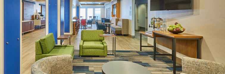Sảnh chờ Holiday Inn Express & Suites MEDFORD-CENTRAL POINT, an IHG Hotel