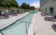 Swimming Pool 3 Holiday Inn Express & Suites MEMPHIS ARPT ELVIS PRESLEY BLV, an IHG Hotel